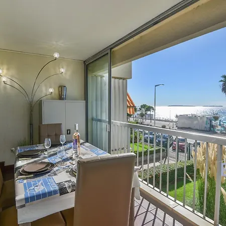 Breathtaking View Of The Big Blue Apartment *